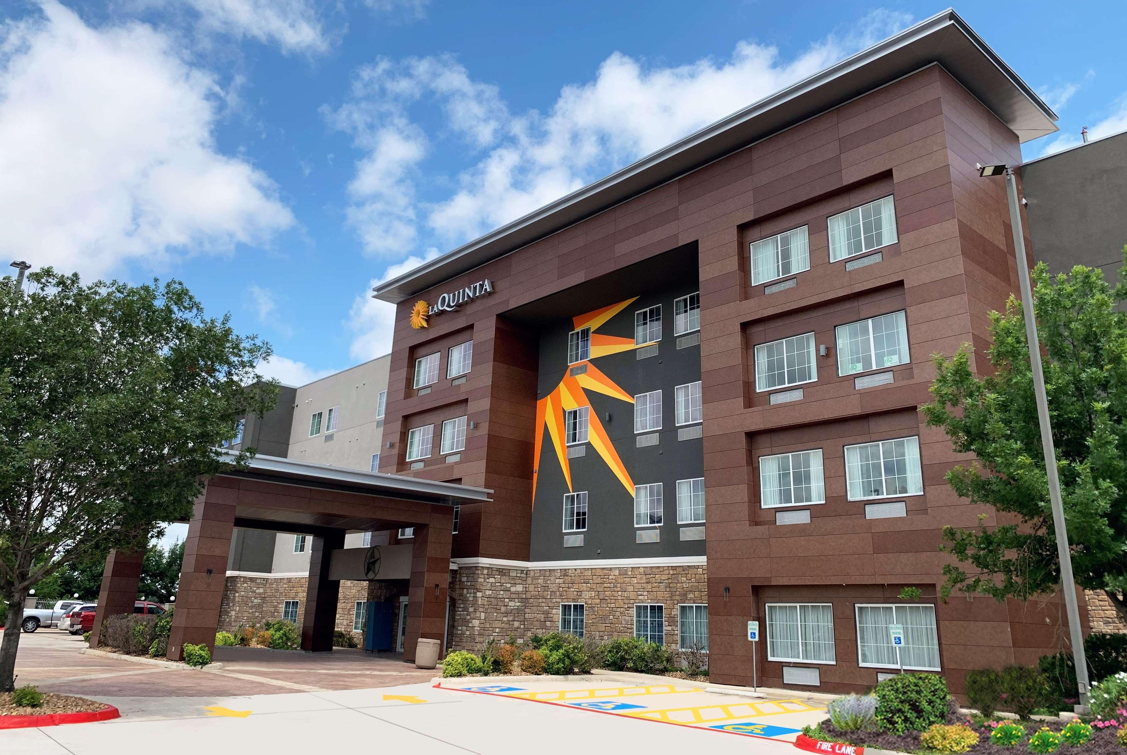 La Quinta Inn And Suites By Wyndham - Шерц Экстерьер фото